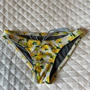 Jolyn Bali bikini bottom. Citrus fruit print. XS